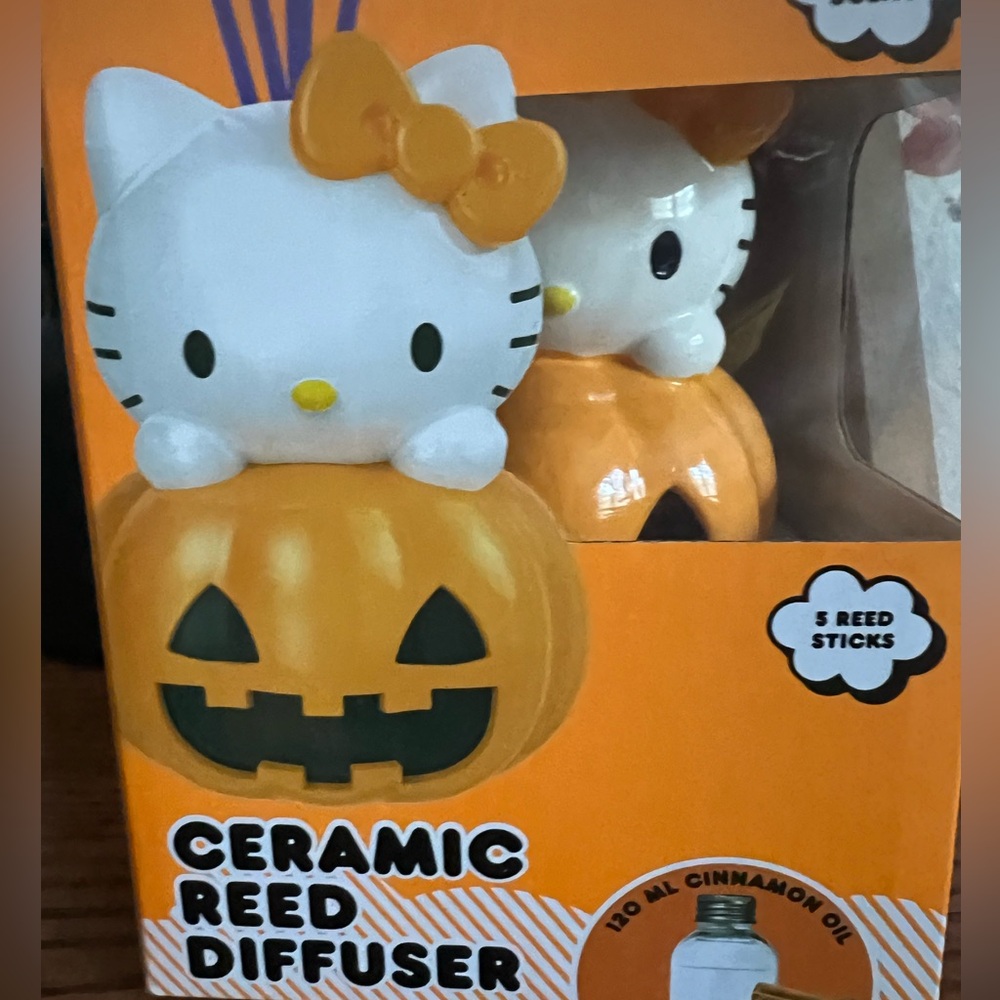 Hello Kitty Pumpkin 🎃 Ceramic Reed Diffuser NIB - Picture 2 of 4